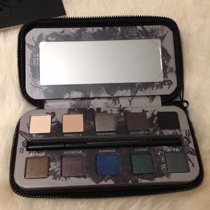 Urban decay smoked eyeshadow pallet NWT